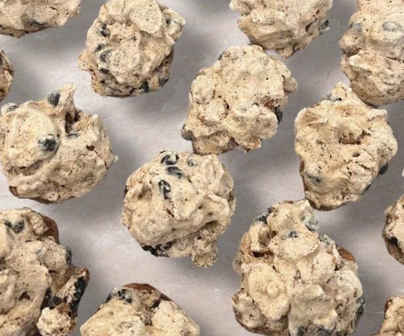 Meringue Cornflakes with chocolate chips