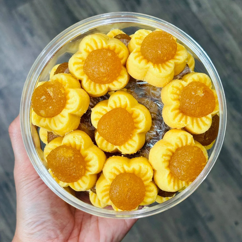 A tub of Mini Pineapple Tarts